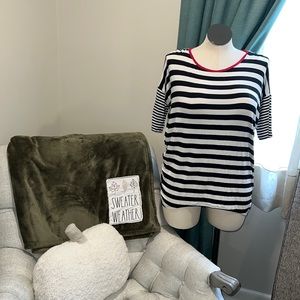 LulaRoe Irma Tunic S 🖤🤍❤️